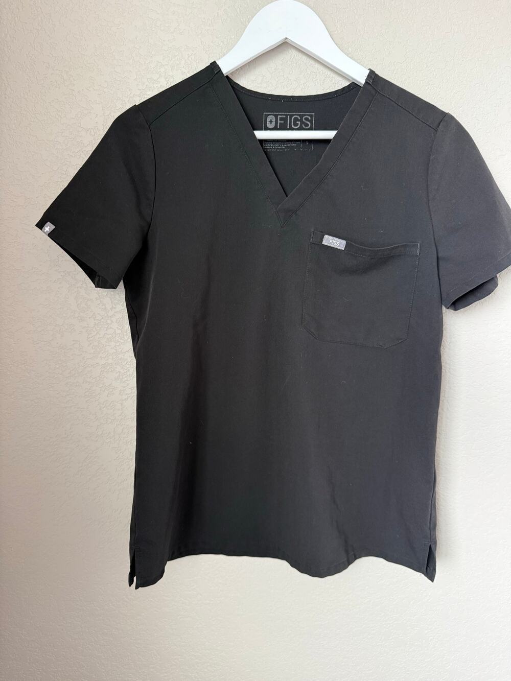 FIGS Technical Collection Black Slim Fit V-Neck Scrub Top Women’s XS Medical